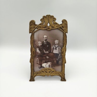 Рамка для фотографии, выполненная в стиле модерн, металл, патинирование, стекло