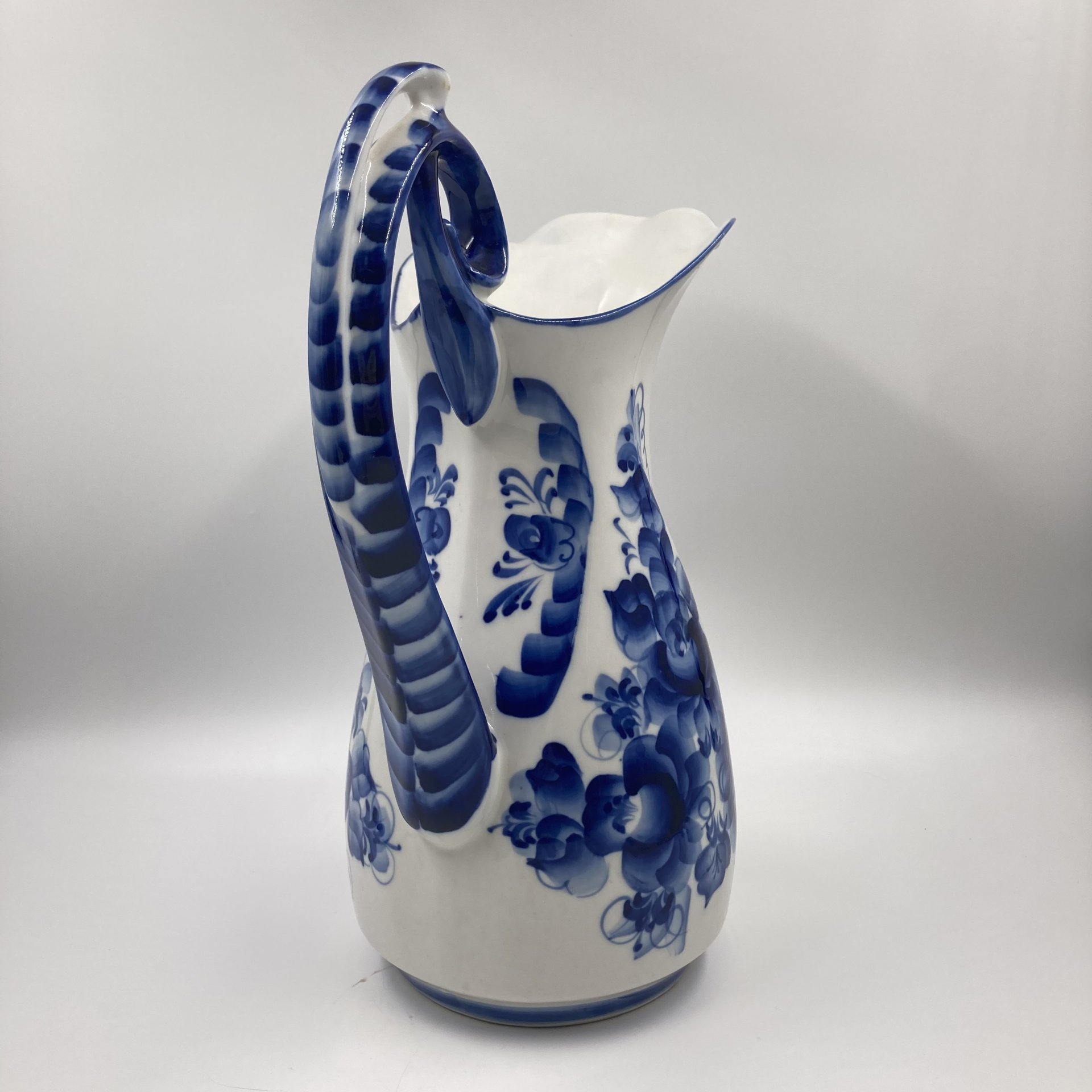 Большой кувшин с декоративной росписью, Гжель, фарфор, роспись, 1991-2010 гг.