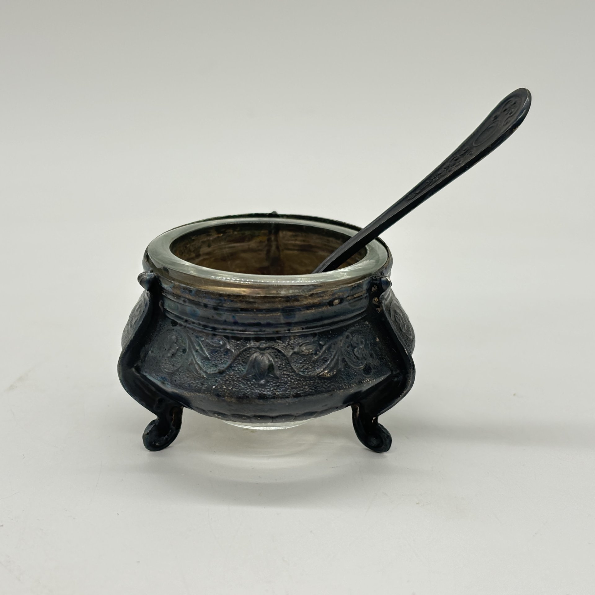 Солонка с ложкой, мНЦ (медь-никель-цинк), стекло (вставка), Мстерский завод художественных изделий «Ювелир», Мстерский завод художественных изделий «Ювелир»