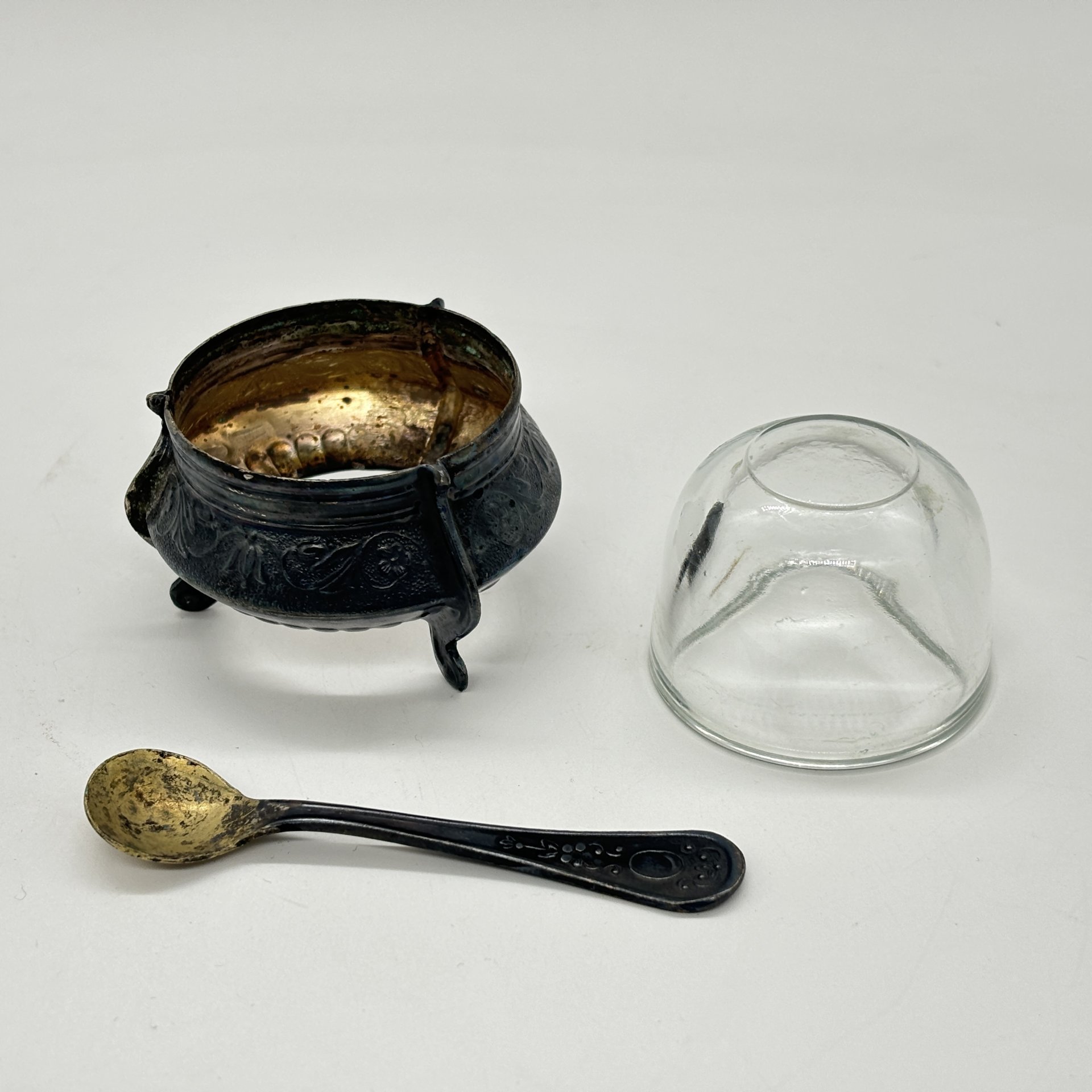 Солонка с ложкой, мНЦ (медь-никель-цинк), стекло (вставка), Мстерский завод художественных изделий «Ювелир», Мстерский завод художественных изделий «Ювелир»