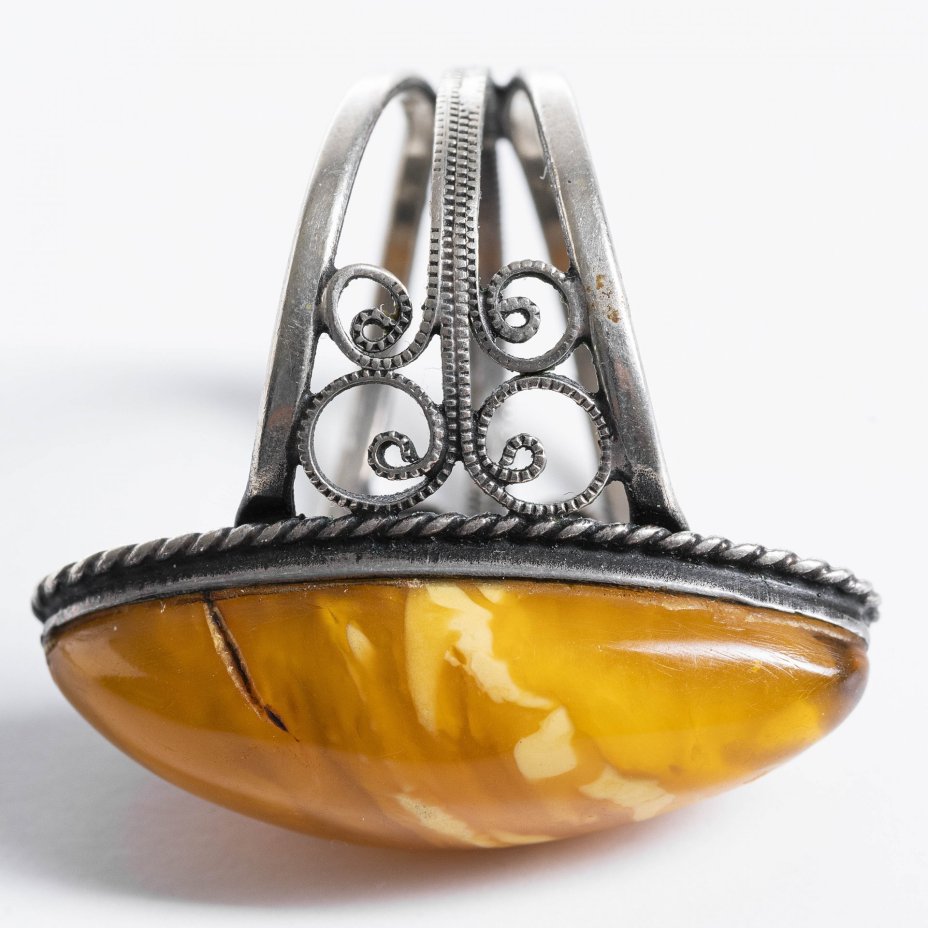 Кольцо с декором из скани и вставкой из янтаря, металл, СССР, 1970-1990 гг.