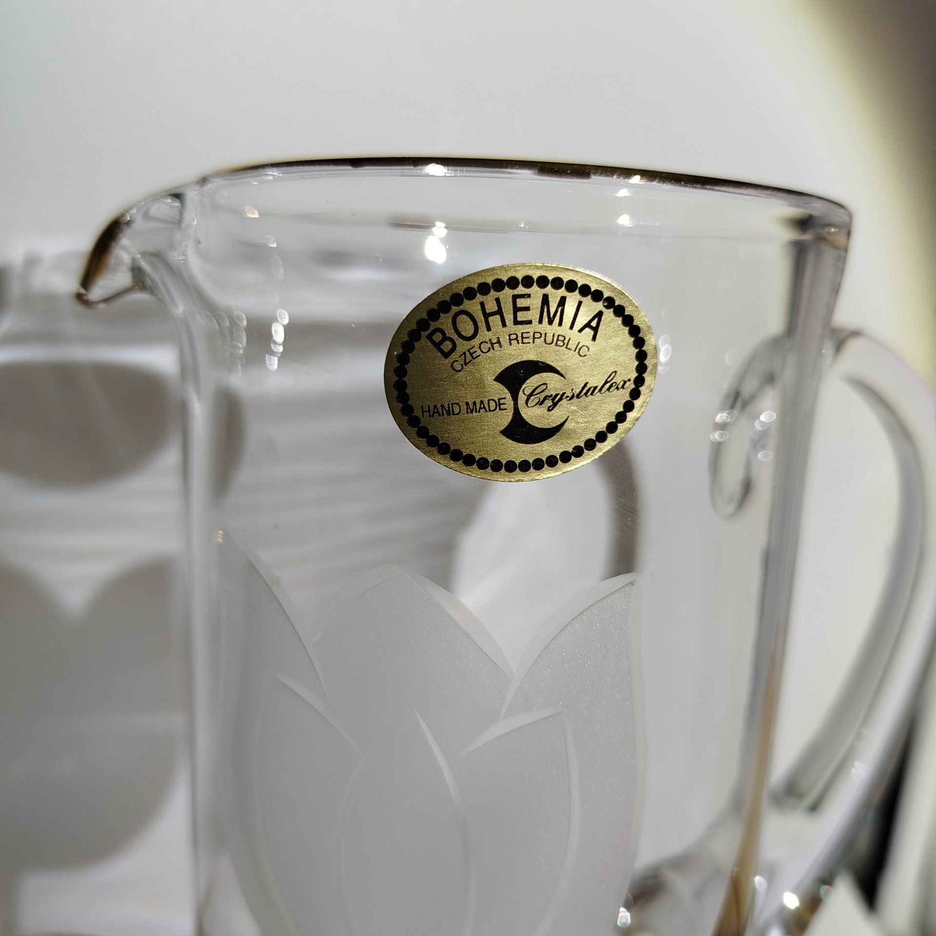 Набор для прохладительных напитков, декорированный изображением тюльпанов, на 6 персон (графин и стаканы), стекло, матирование, золочение, Bohemia Crystal (Bohemia Glass), Чехия, 1991-2000 гг.