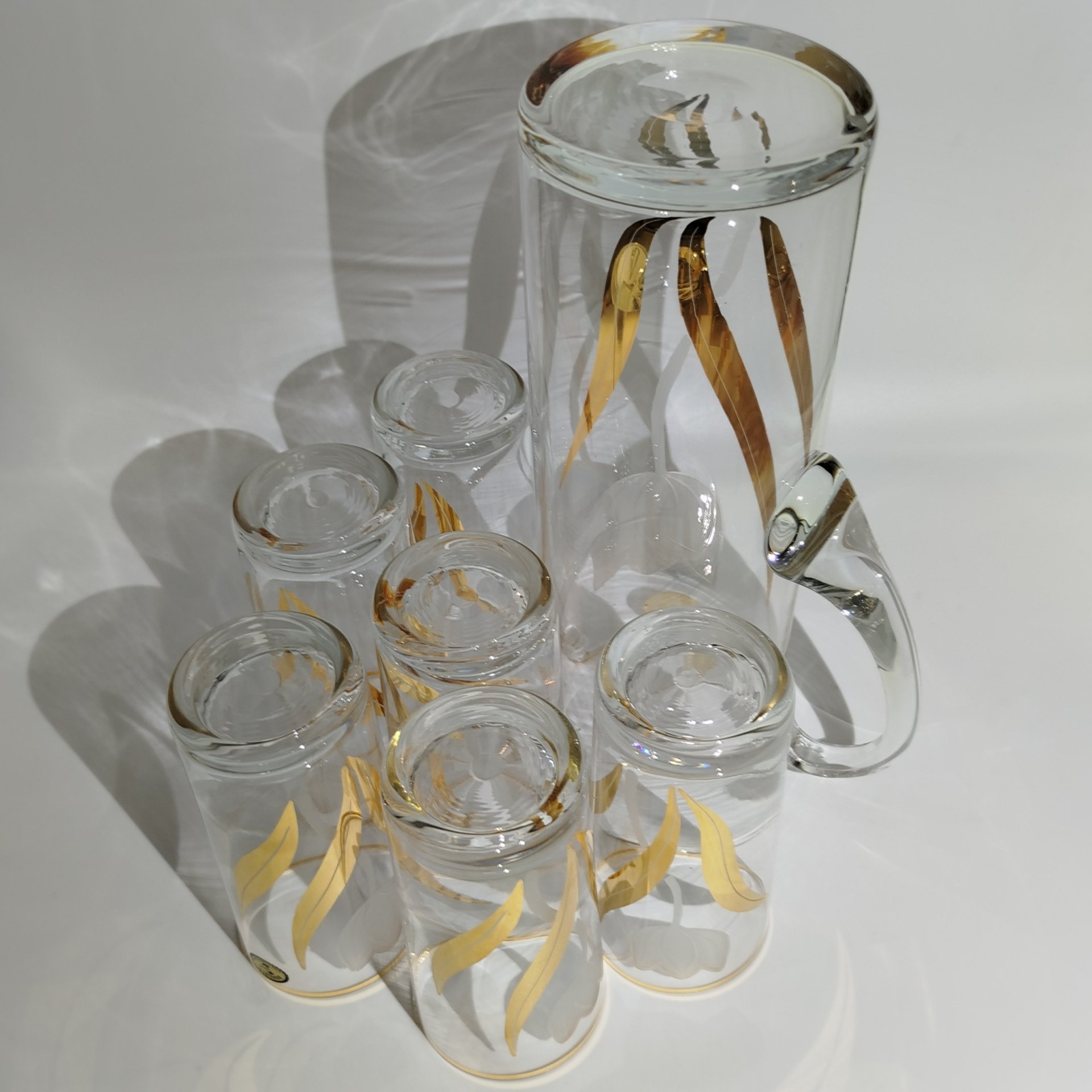 Набор для прохладительных напитков, декорированный изображением тюльпанов, на 6 персон (графин и стаканы), стекло, матирование, золочение, Bohemia Crystal (Bohemia Glass), Чехия, 1991-2000 гг.