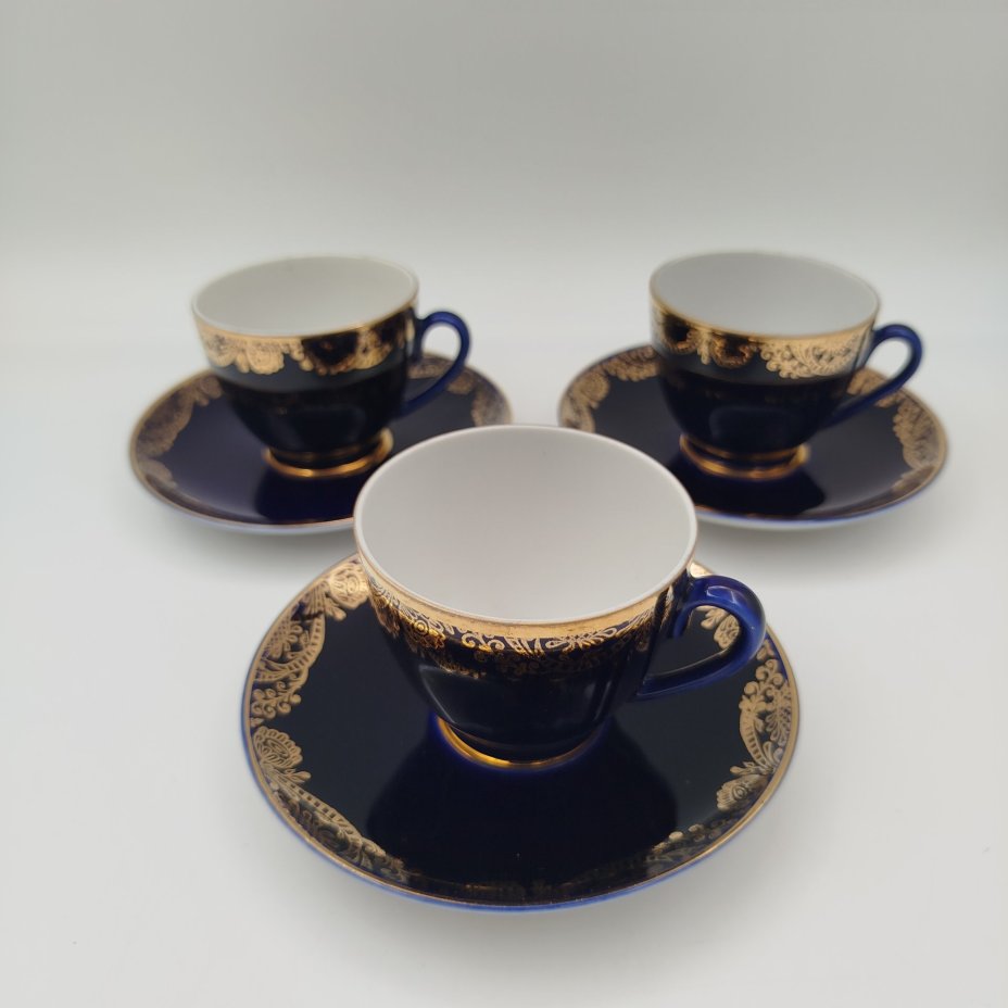 Набор кофейных пар на 3 персоны с золотистым узором на кобальтовом фоне, фарфор, крытье, золочение, Ленинградский фарфоровый завод (ЛФЗ), СССР, 1970-1986 гг.