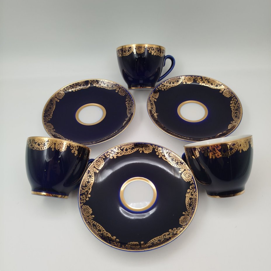 Набор кофейных пар на 3 персоны с золотистым узором на кобальтовом фоне, фарфор, крытье, золочение, Ленинградский фарфоровый завод (ЛФЗ), СССР, 1970-1986 гг.