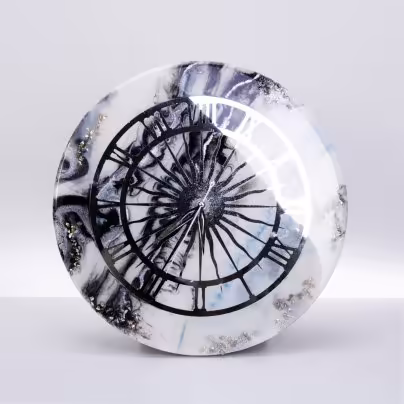 Часы настенные в нежных тонах, авторская ручная работа в технике Resin Art, Глянцевое 3D покрытие, металл, Россия, 2021 г.