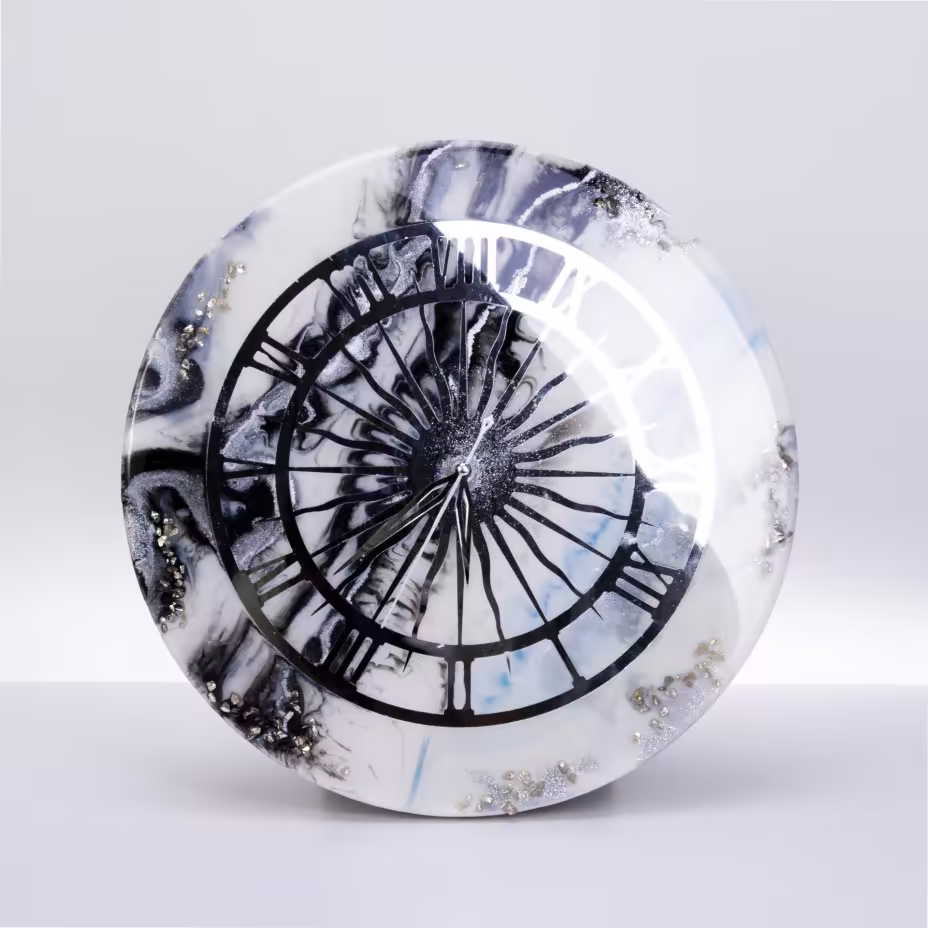 Часы настенные в нежных тонах, авторская ручная работа в технике Resin Art, Глянцевое 3D покрытие, металл, Россия, 2021 г.