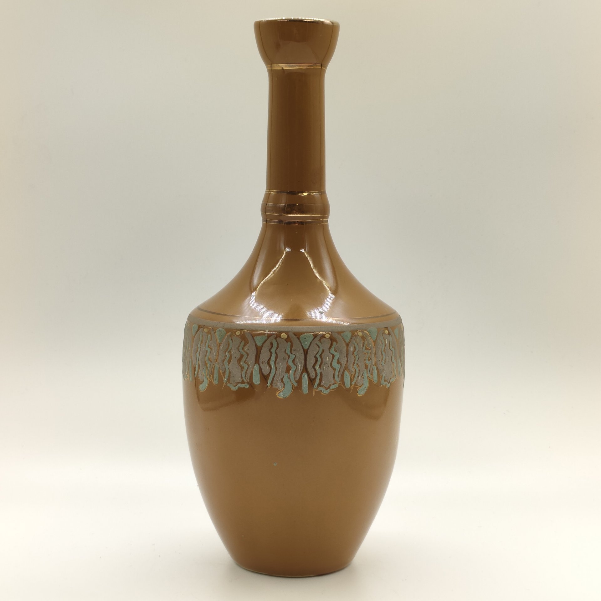 Ваза с орнаментальным декором, керамика, глазурь, роспись, золочение, Тбилисский керамический комбинат, СССР, 1962-1967 гг.