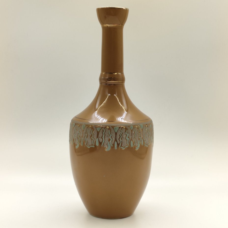 Ваза с орнаментальным декором, керамика, глазурь, роспись, золочение, Тбилисский керамический комбинат, СССР, 1962-1967 гг.