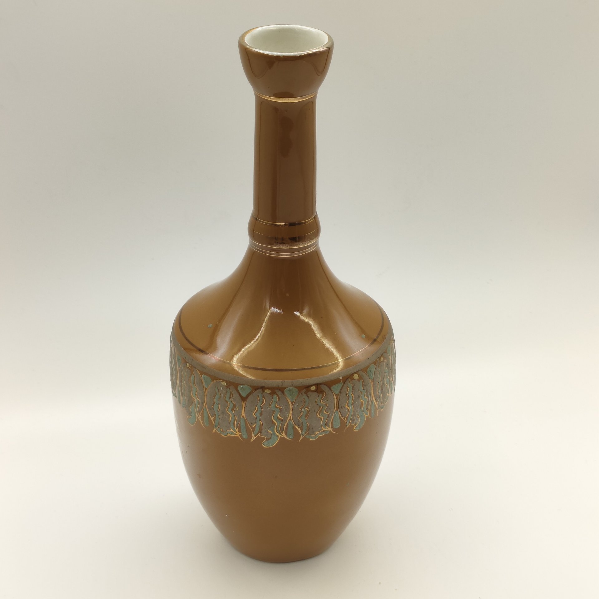Ваза с орнаментальным декором, керамика, глазурь, роспись, золочение, Тбилисский керамический комбинат, СССР, 1962-1967 гг.