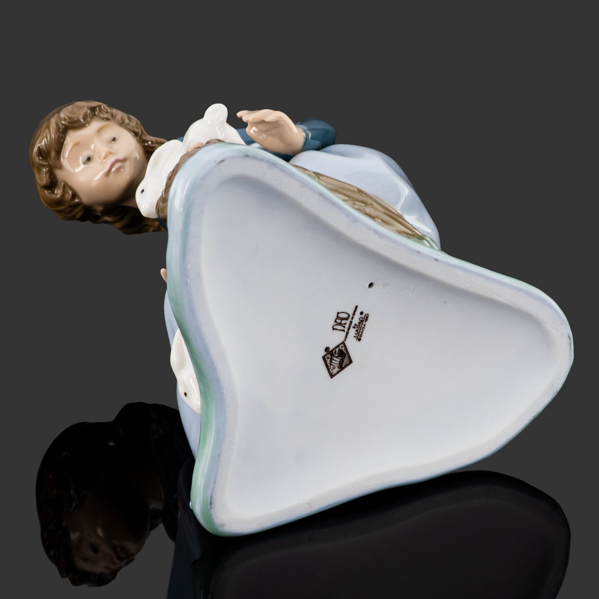 Статуэтка "Девочка с кроликами", фарфор, роспись, NAO Porcelain, Испания, 1987-2000 гг.
