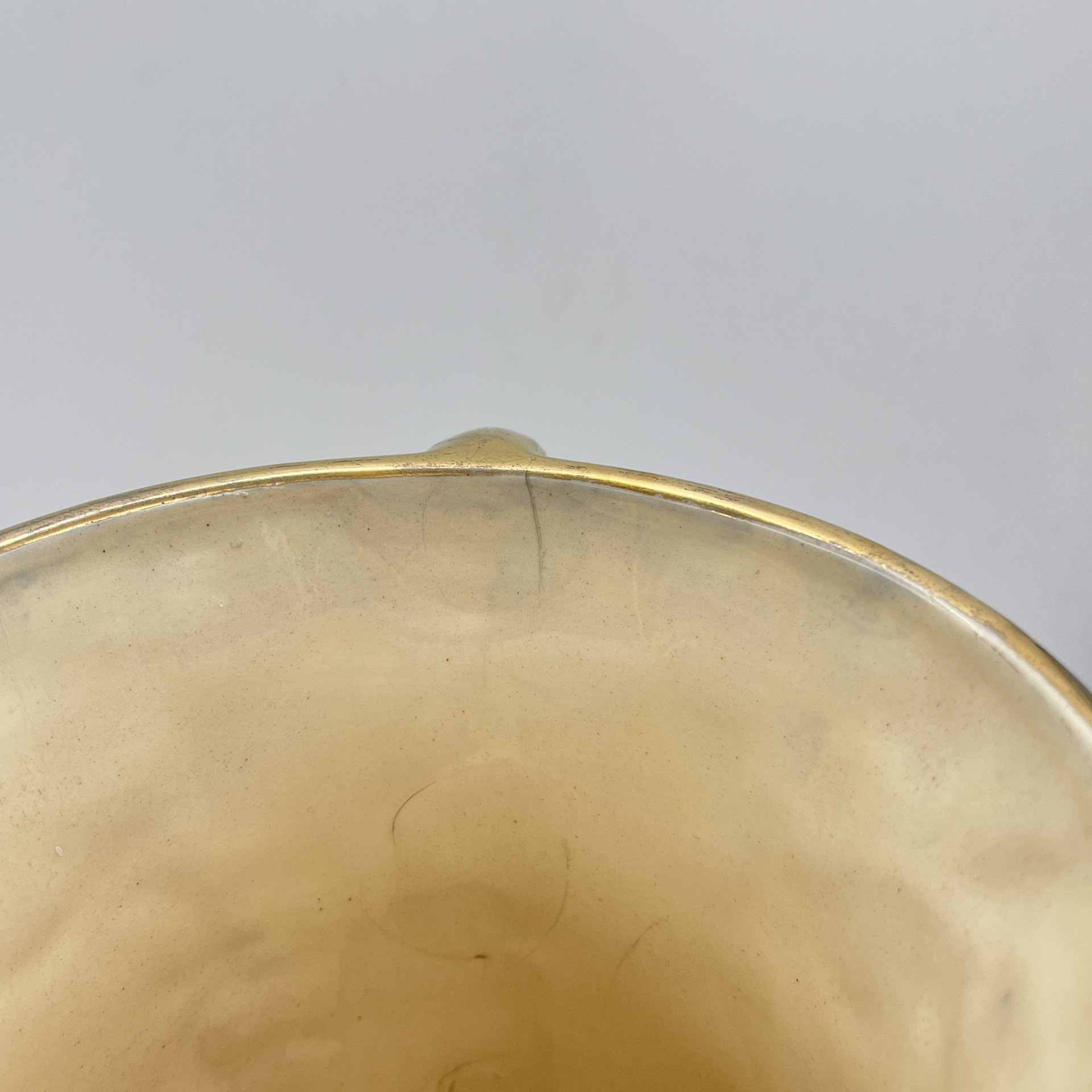 Ваза голубого оттенка с изображением пестрых цветов и фигурными ручками, фаянс, роспись, золочение, Бельгия, 1960-1990 гг.