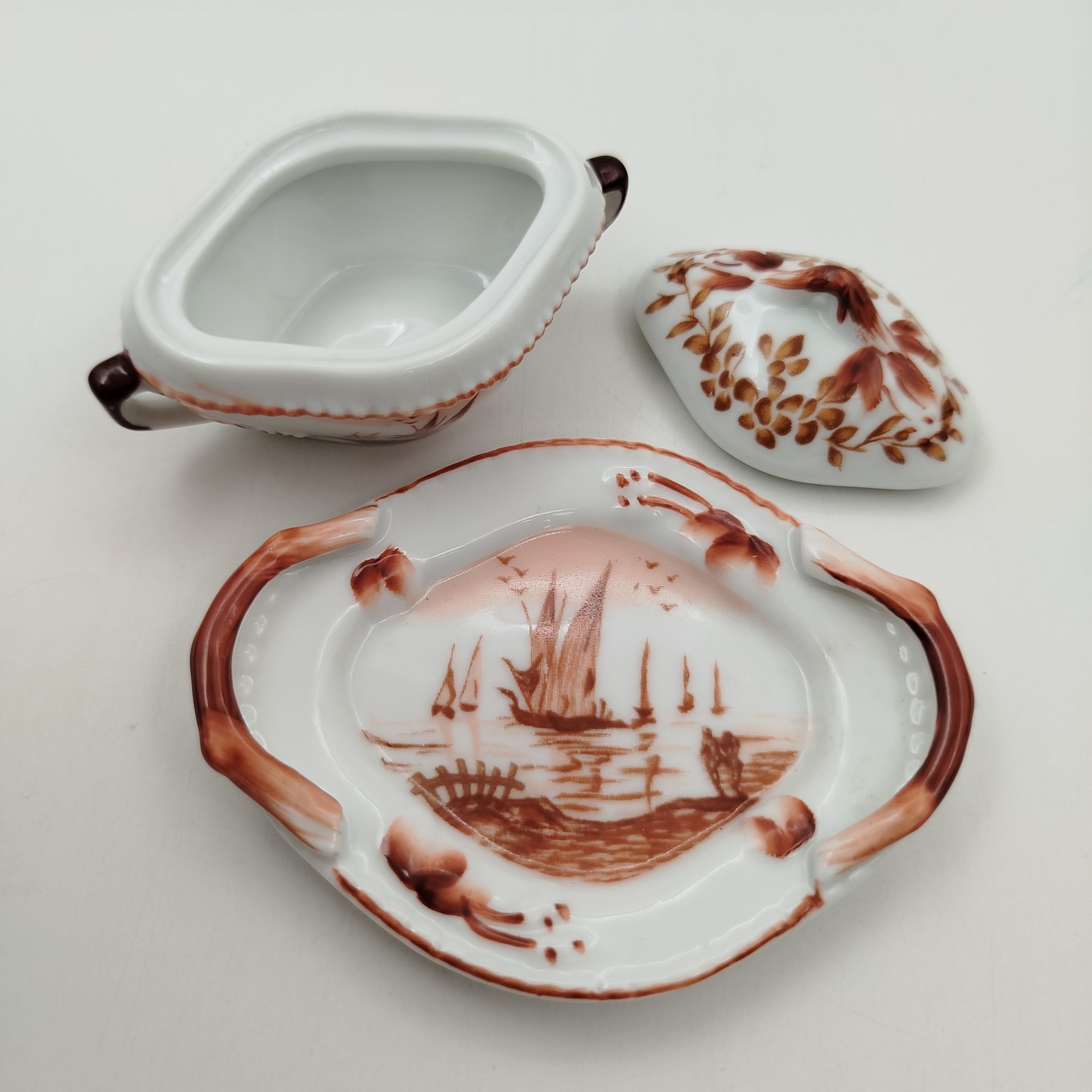 Солонка в виде супницы (миниатюрная) с изображением речного пейзажа, "Porcelain Art", фарфор, роспись, Европа, 1970-2000 гг.