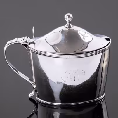 Горчичница с откидной крышкой и монограммой на тулове, Henry Chawner