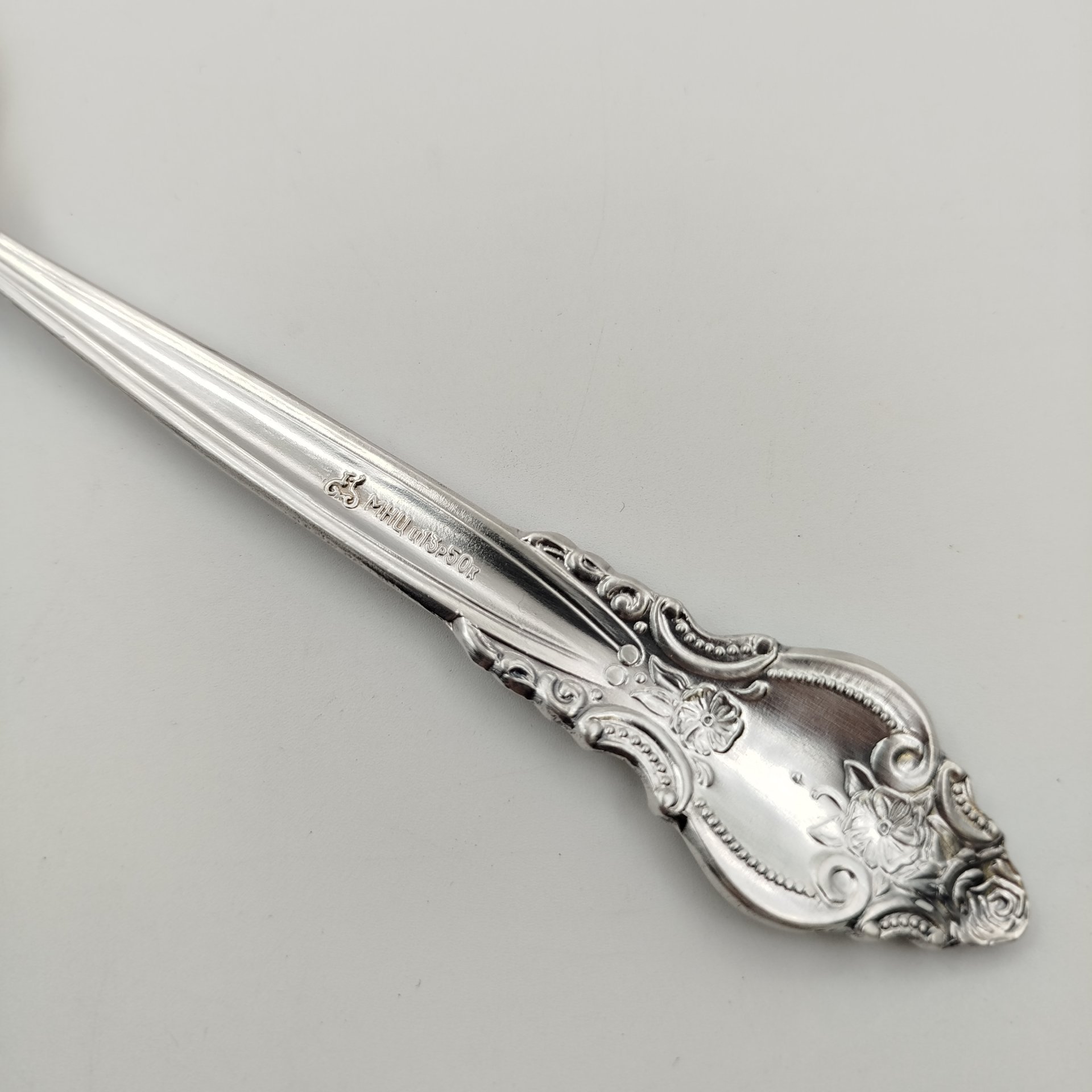 Лопатка сервировочная с растительным декором, мНЦ (медь-никель-цинк), Кольчугинский завод цветных металлов, СССР, 1960-1980 гг.