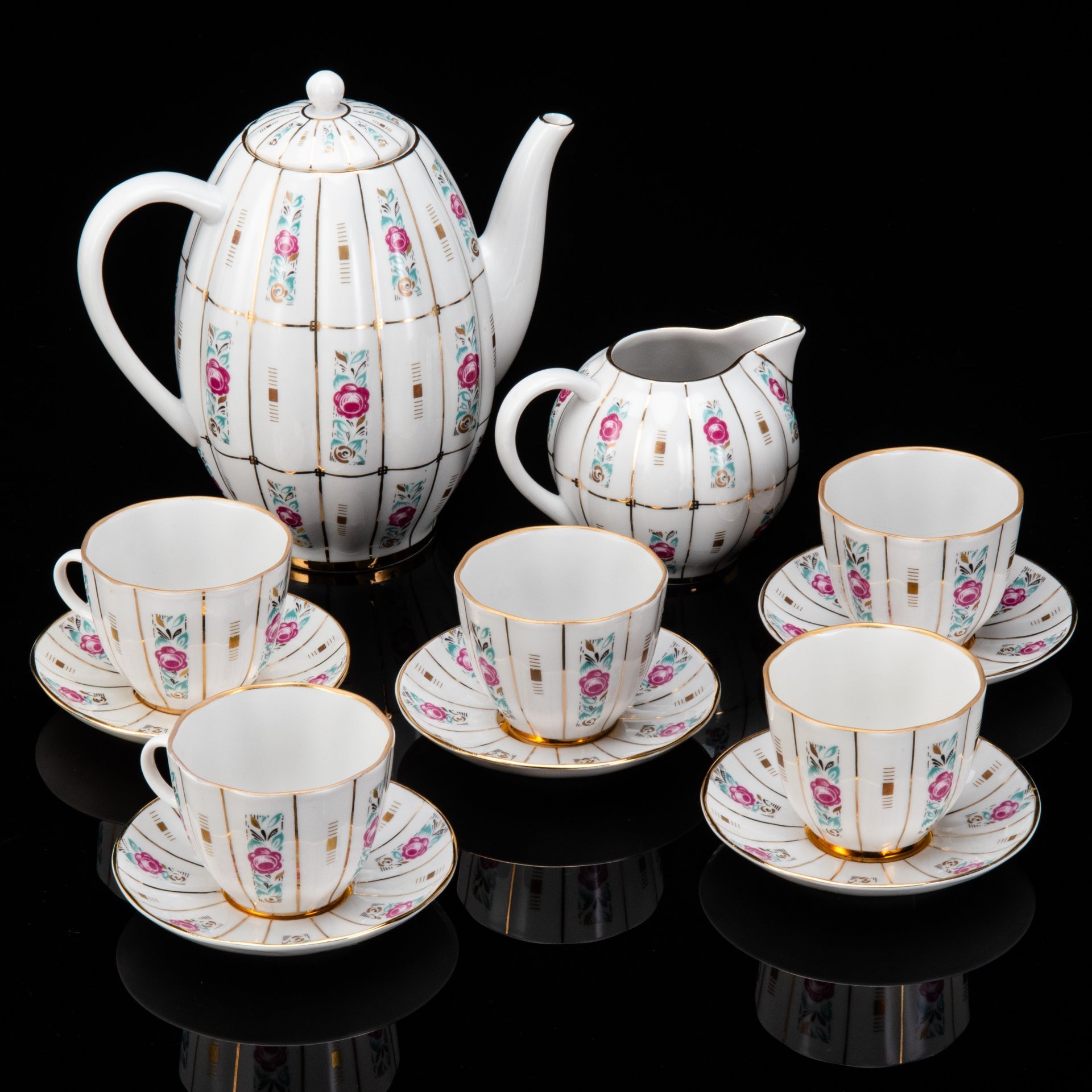 Сервиз кофейный с декором в виде роз на 5 персон (12 предметов), форма "Тюльпан", фарфор, деколь, золочение, Ленинградский фарфоровый завод (ЛФЗ), СССР, 1960-1970 гг.