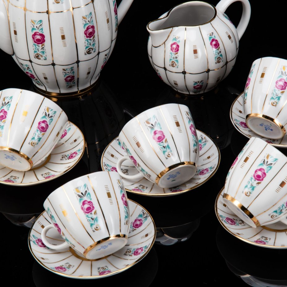 Сервиз кофейный с декором в виде роз на 5 персон (12 предметов), форма "Тюльпан", фарфор, деколь, золочение, Ленинградский фарфоровый завод (ЛФЗ), СССР, 1960-1970 гг.