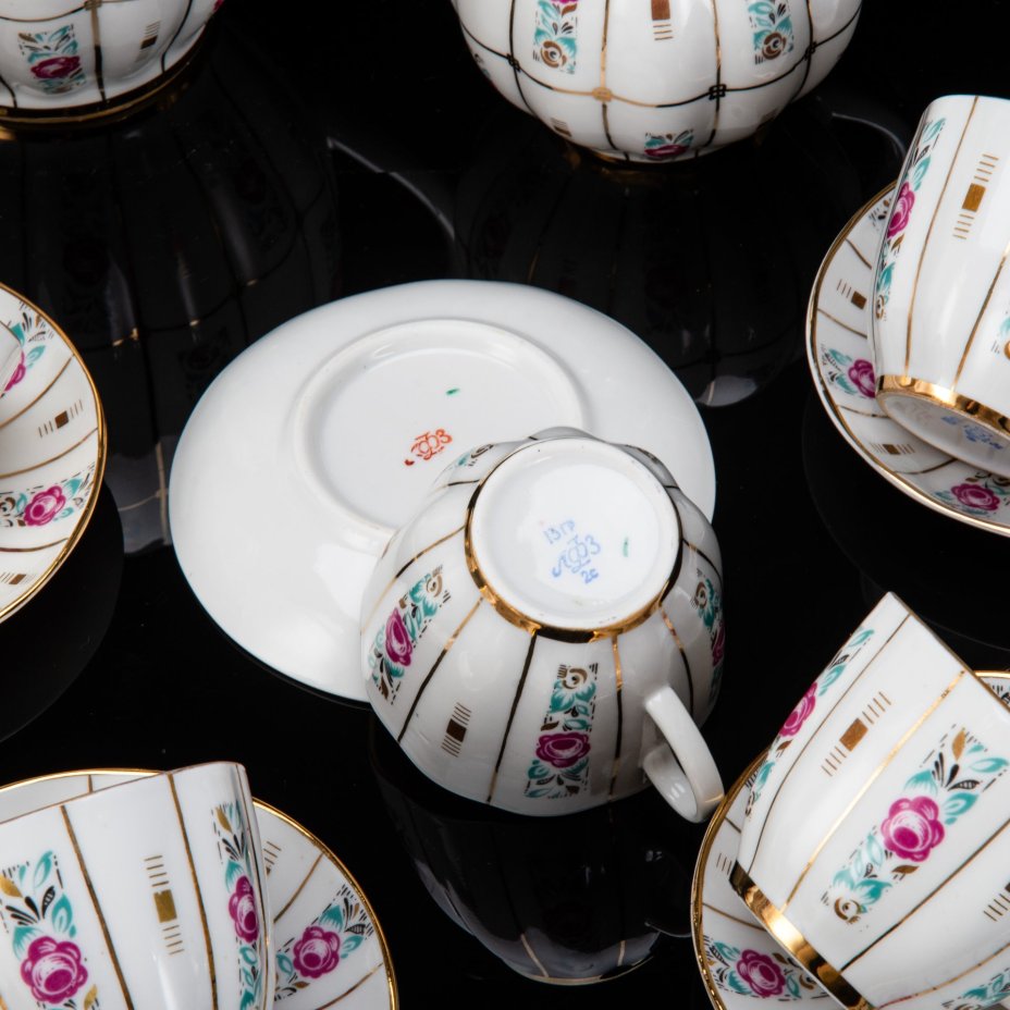 Сервиз кофейный с декором в виде роз на 5 персон (12 предметов), форма "Тюльпан", фарфор, деколь, золочение, Ленинградский фарфоровый завод (ЛФЗ), СССР, 1960-1970 гг.