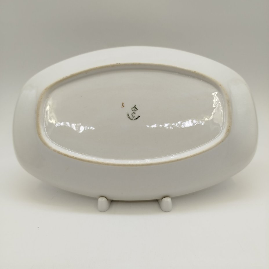 Блюдо овальной формы с растительным декором, фарфор, деколь, золочение, Concordia Lesov, Чехословакия, 1970-1991 гг.