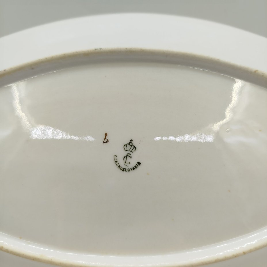 Блюдо овальной формы с растительным декором, фарфор, деколь, золочение, Concordia Lesov, Чехословакия, 1970-1991 гг.