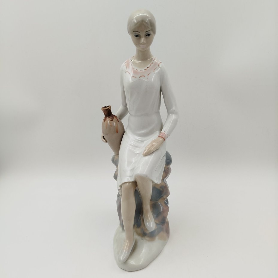 Статуэтка "Девушка с вазой", фарфор, роспись, Casades, Испания, 1970-1990 гг.