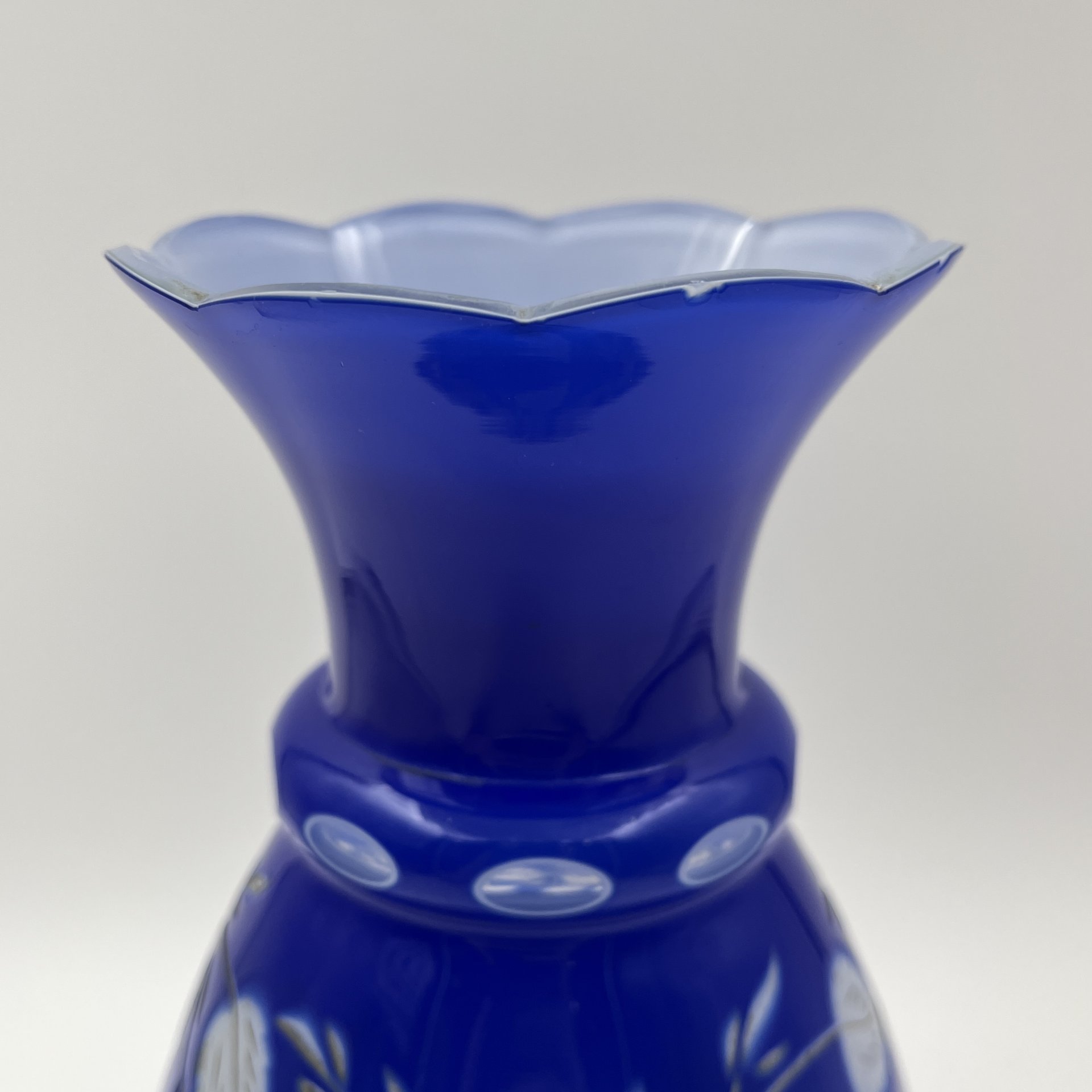 Ваза "Березка", автор Е.И. Алексеева-Батанова, стекло, трехслойное, нацвет, резьба, Ленинградский завод художественного стекла (ЛЗХС), СССР, 1950-1960 гг.