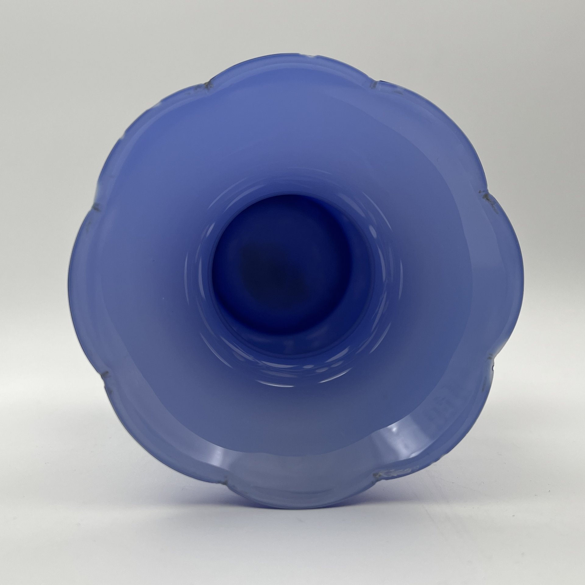 Ваза "Березка", автор Е.И. Алексеева-Батанова, стекло, трехслойное, нацвет, резьба, Ленинградский завод художественного стекла (ЛЗХС), СССР, 1950-1960 гг.