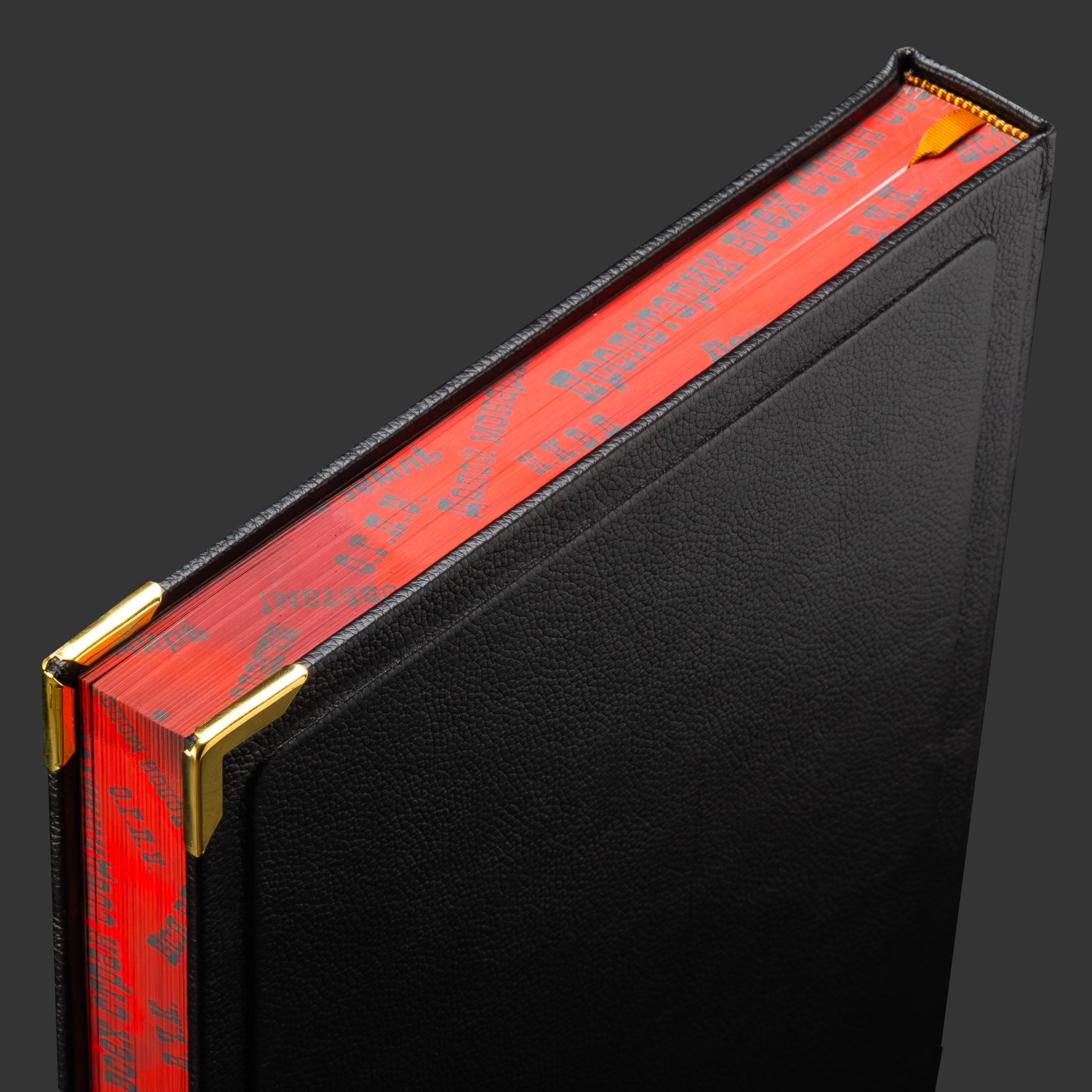 Книга в кожаном переплете "В.Ч.К. Главные документы", бумага, кожаный переплет, художественные накладки, обрез с золочением, в кожаном футляре с художественными накладками, бархатным ложементом и в бархатной подарочной упаковке, Российская Федерация, 2025 г.