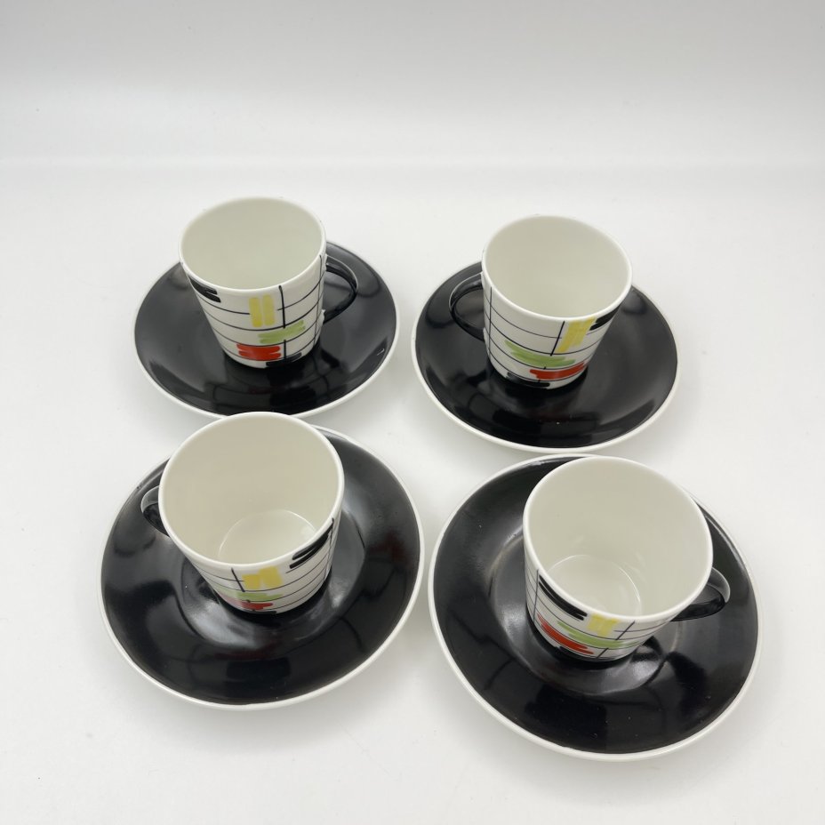 Набор кофейных пар на 4 персоны с геометрическим декором, автор Данута Душняк, фарфор, роспись, Chodziez, Польша, 1964-1980 гг.