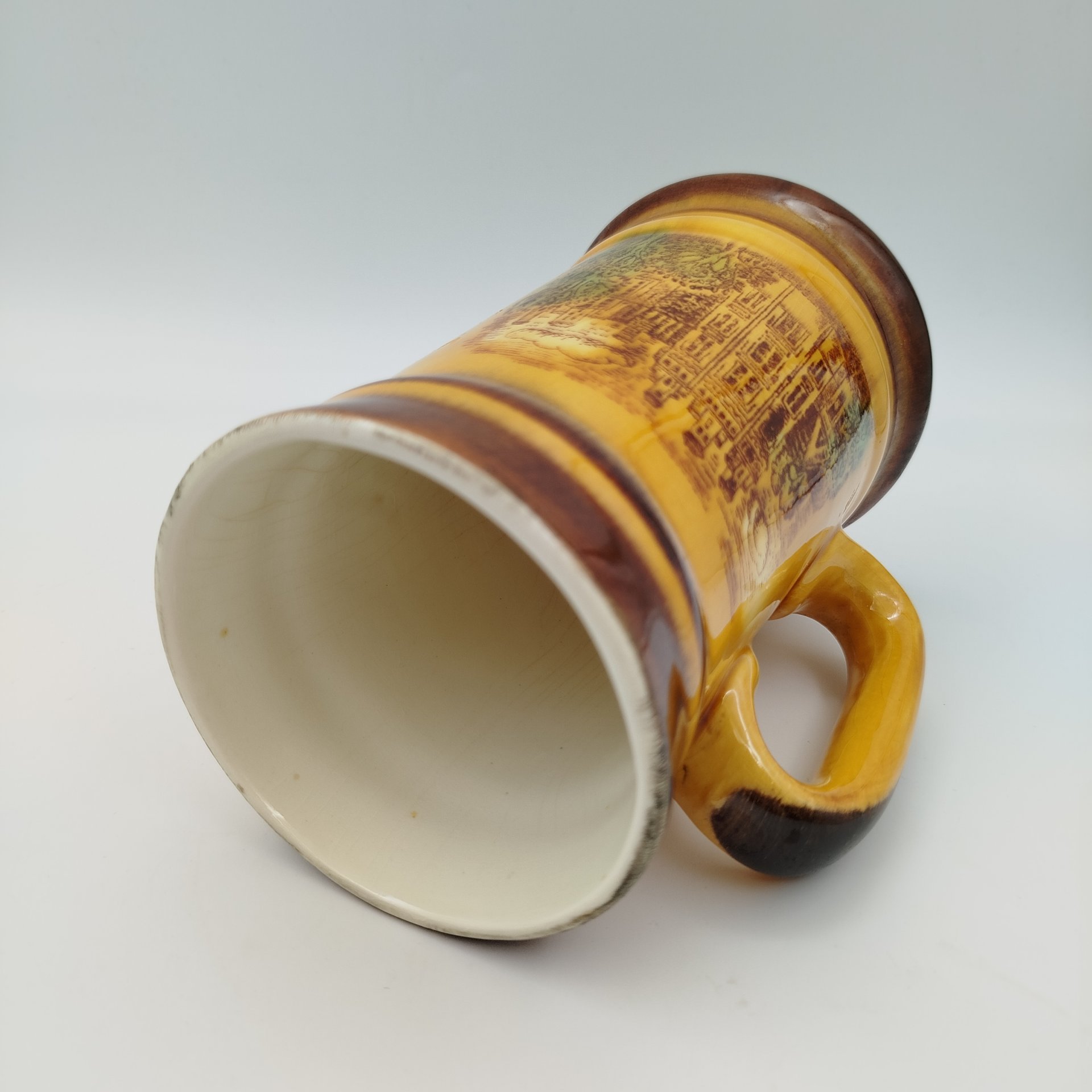 Кружка пивная с изображением здания Конаковского фаянсового завода