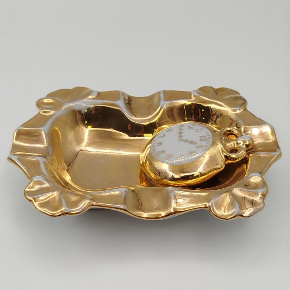 Пепельница с рельефным изображением карманных часов, фарфор, золочение, Martinroda Friedrich Eger & Co. (PM), Германия, 1950-1970 гг.