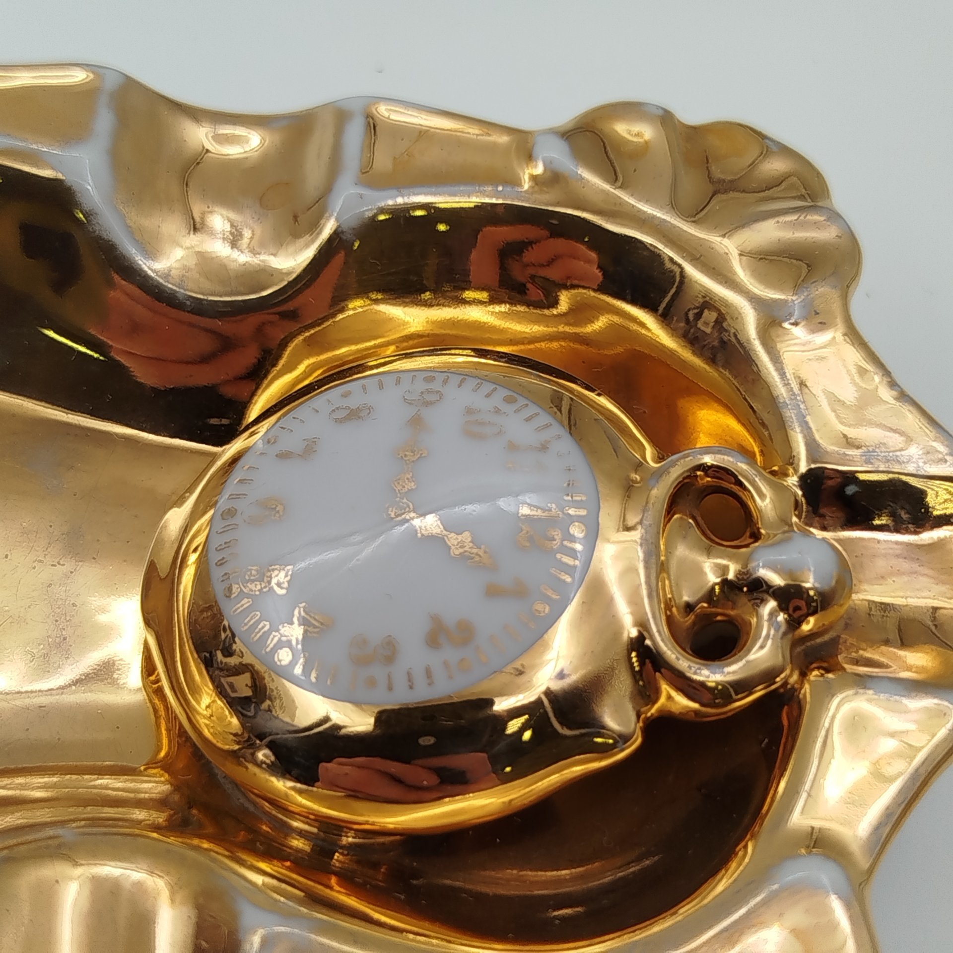 Пепельница с рельефным изображением карманных часов, фарфор, золочение, Martinroda Friedrich Eger & Co. (PM), Германия, 1950-1970 гг.