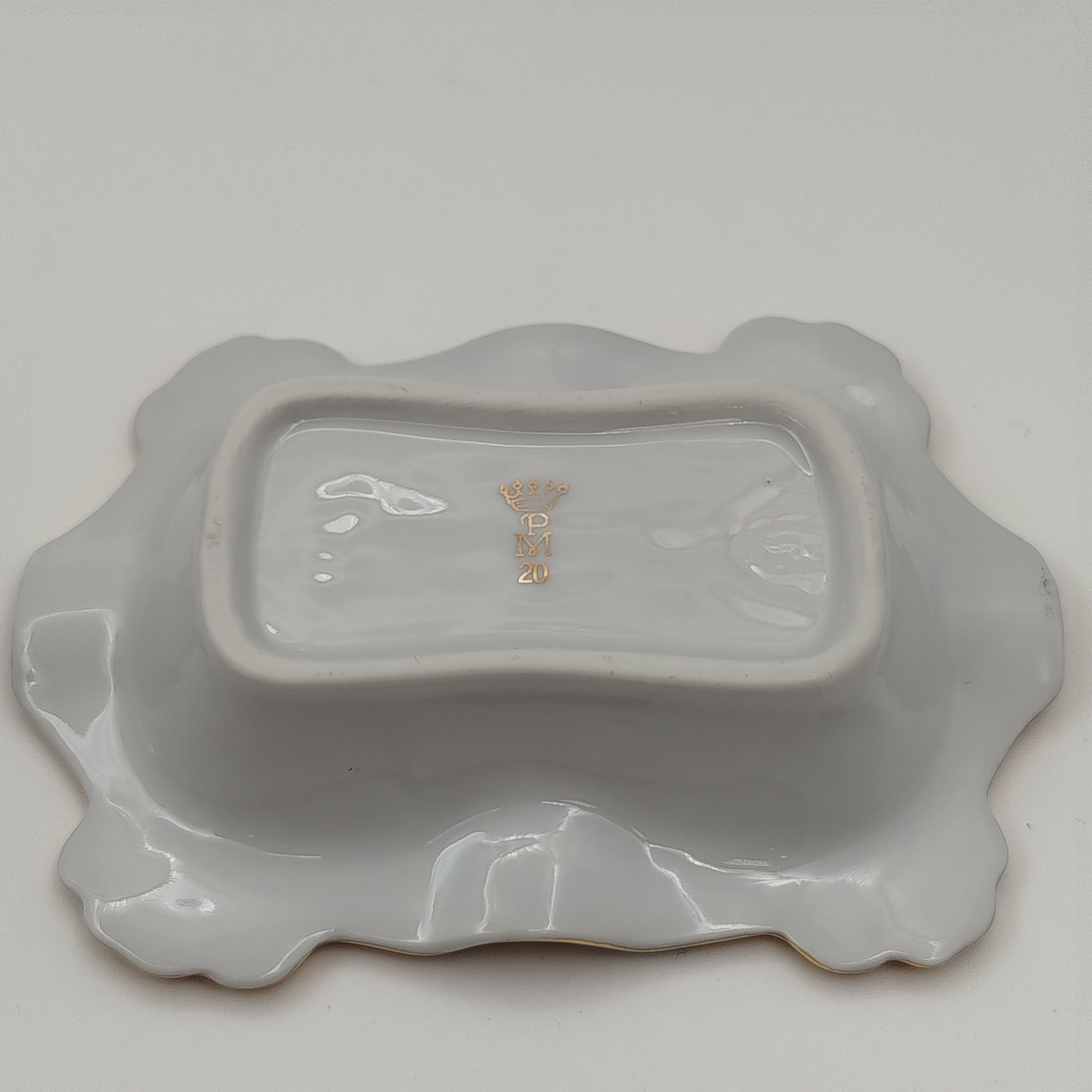 Пепельница с рельефным изображением карманных часов, фарфор, золочение, Martinroda Friedrich Eger & Co. (PM), Германия, 1950-1970 гг.