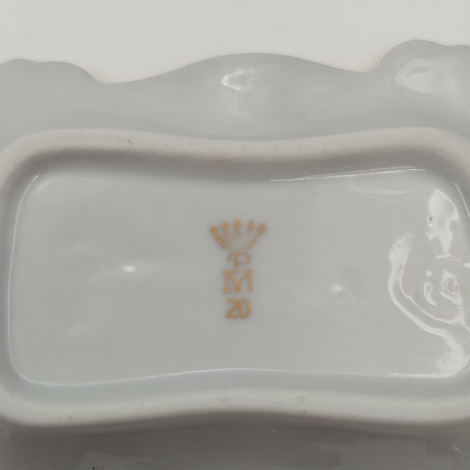 Пепельница с рельефным изображением карманных часов