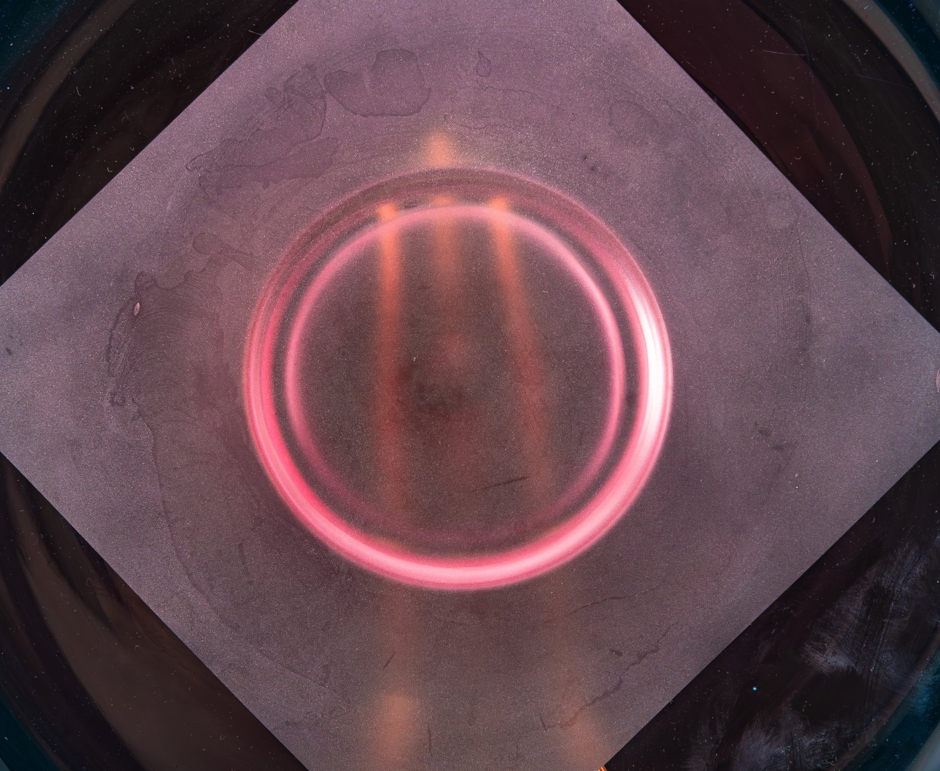 Блюдо сине-розового оттенка, цветное стекло, матирование, Швеция, 1950-1970 гг.