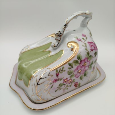 Блюдо для сервировки сыра (сырница) с цветочным декором и фигурным хватком