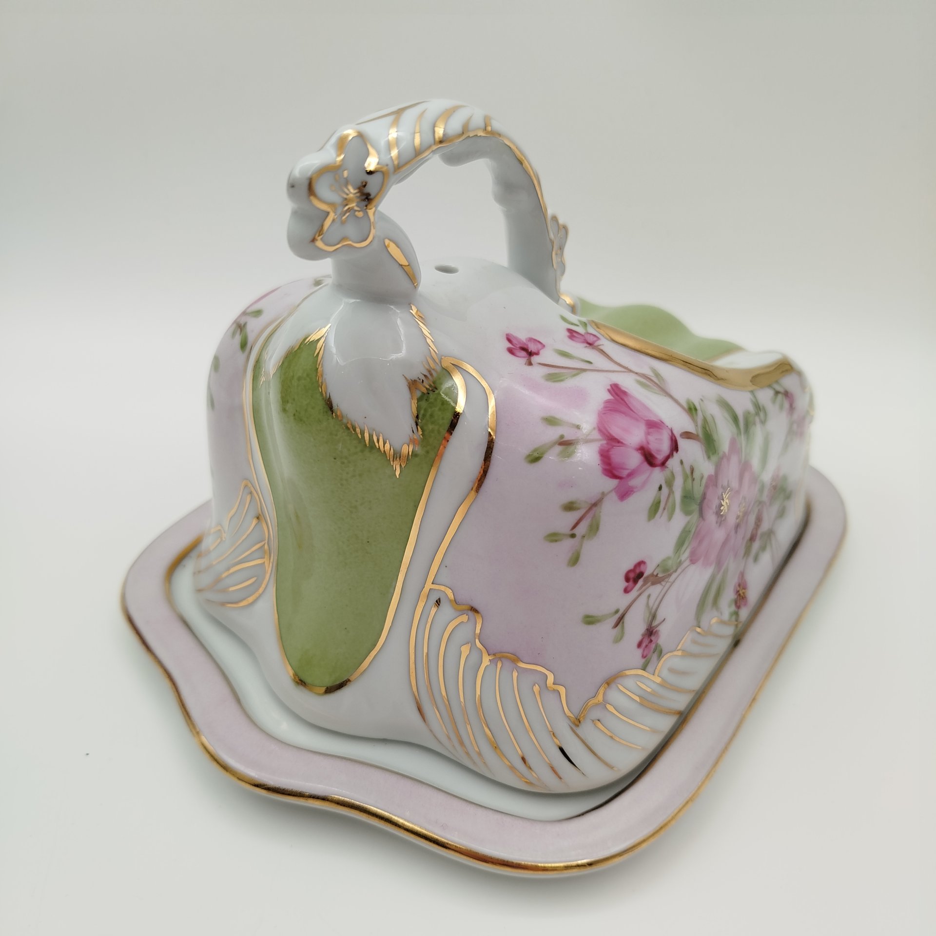 Блюдо для сервировки сыра (сырница) с цветочным декором и фигурным хватком