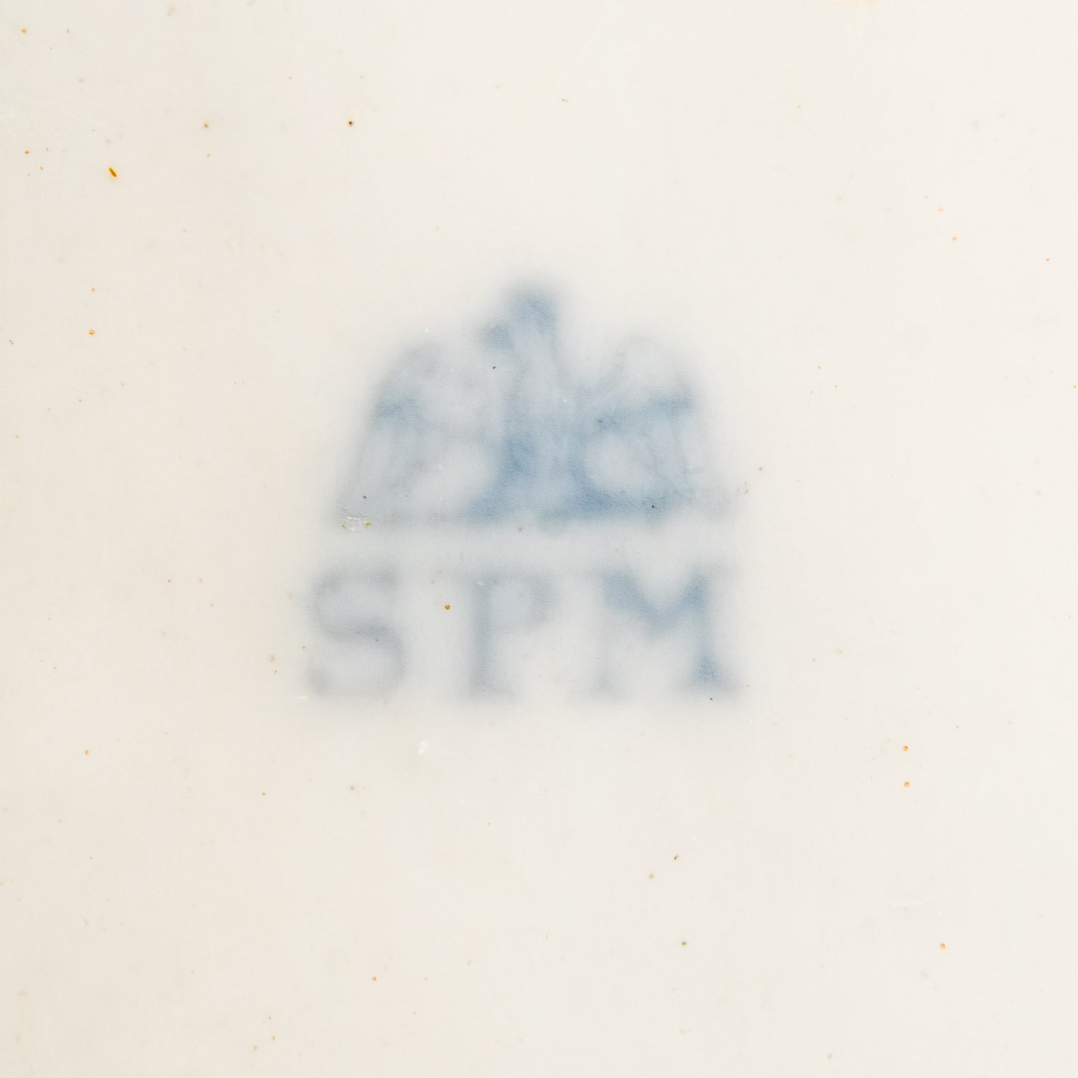 Сухарница (фруктовница) с рельефным прорезным декором, украшенная изображением листьев, Schmeisser Porzellan Manufaktur, фарфор, роспись, золочение, Германия, 1880-1910 гг.