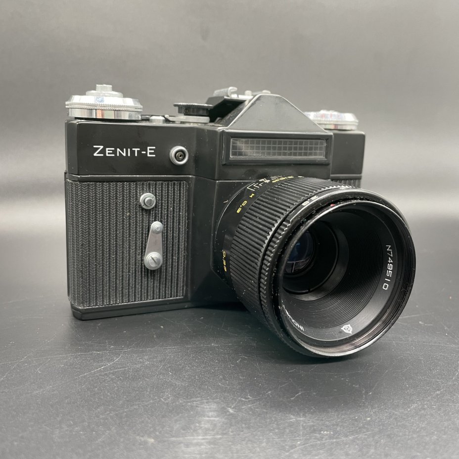 Фотоаппарат "Зенит-Е" с объективом "Индустар 61Л/З", металл, стекло, кожа, пластик, Красногорский механический завод (КМЗ), СССР, 1977 г., Красногорский механический завод (КМЗ)