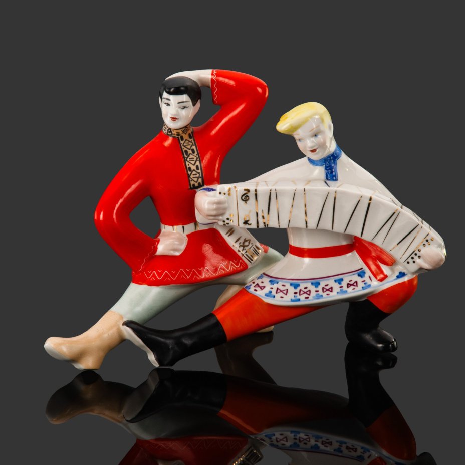Статуэтка "Русский перепляс", автор Н.Ф. Бобик, фарфор, роспись, золочение, Полонский завод художественной керамики (Полонное ЗХК), СССР, 1973-1991 гг.