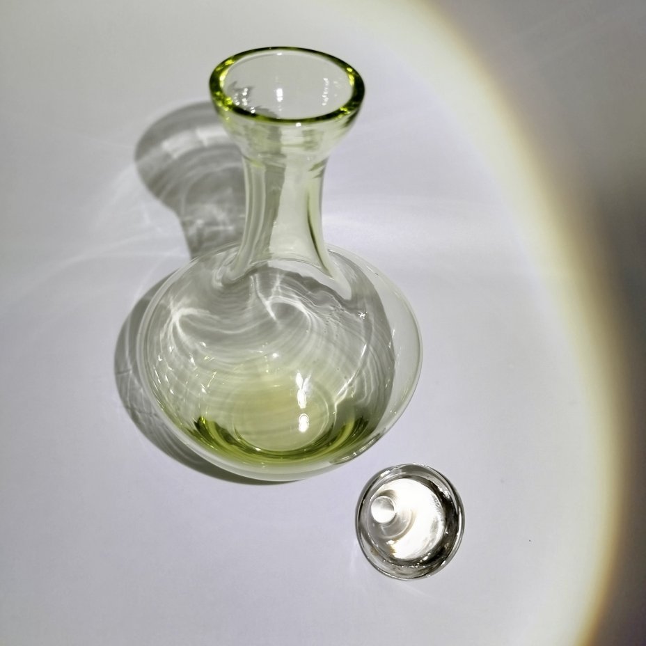 Штоф (графин) травянисто-зеленого оттенка