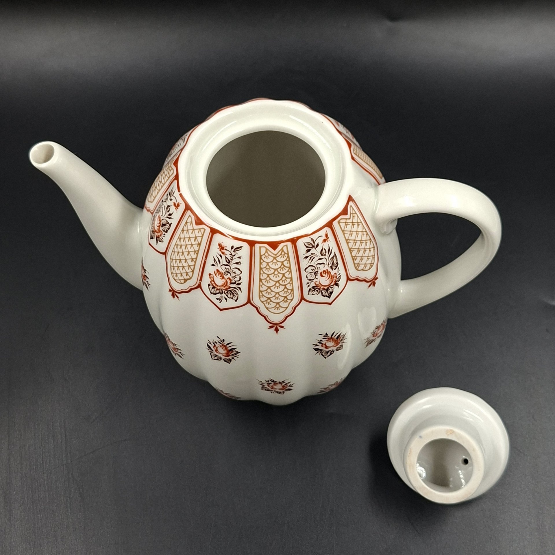 Кофейник из сервиза "Фриз", фарфор, деколь, Ленинградский фарфоровый завод (ЛФЗ), Россия, 1992-2001 гг.