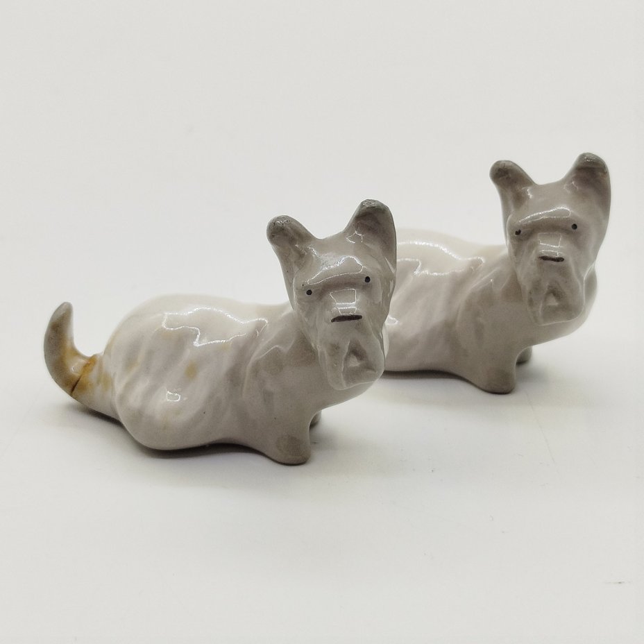 Пара миниатюрных статуэток "Шотландский терьер" ("Шотландка"), скульптор Н.Е. Муратов, (под реставрацию)