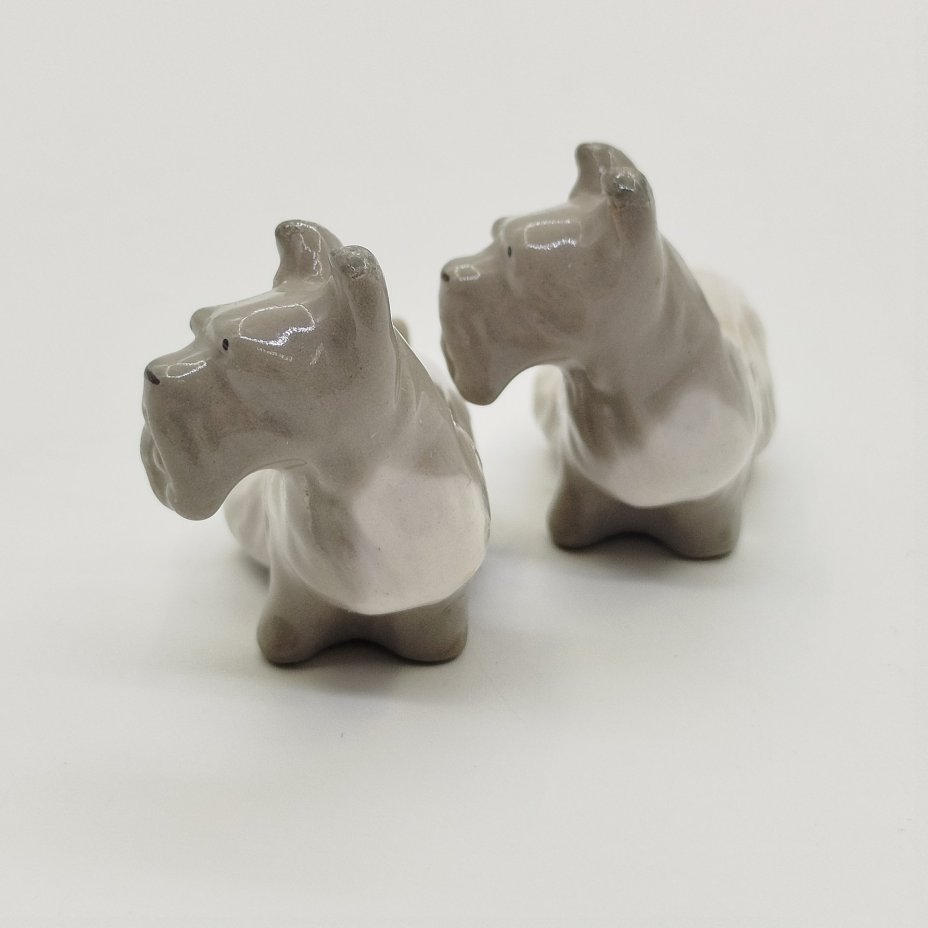 Пара миниатюрных статуэток "Шотландский терьер" ("Шотландка"), скульптор Н.Е. Муратов, (под реставрацию)