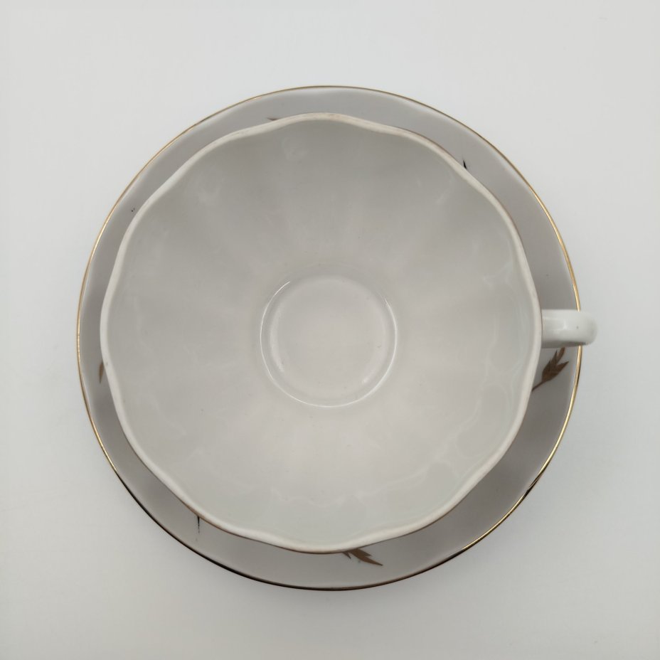 Сервиз чайный "На лугу" на 6 персон (14 предметов), автор формы "Тюльпан" С.Е. Яковлева, автор росписи Л.К. Блак, фарфор, роспись, золочение, Ленинградский фарфоровый завод (ЛФЗ), СССР, 1960-1970 гг.