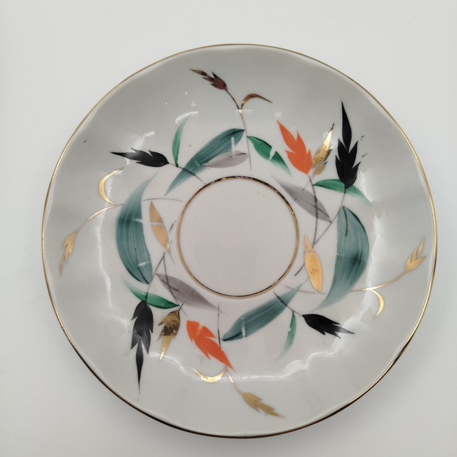 Сервиз чайный "На лугу" на 6 персон (14 предметов), автор формы "Тюльпан" С.Е. Яковлева, автор росписи Л.К. Блак, фарфор, роспись, золочение, Ленинградский фарфоровый завод (ЛФЗ), СССР, 1960-1970 гг.