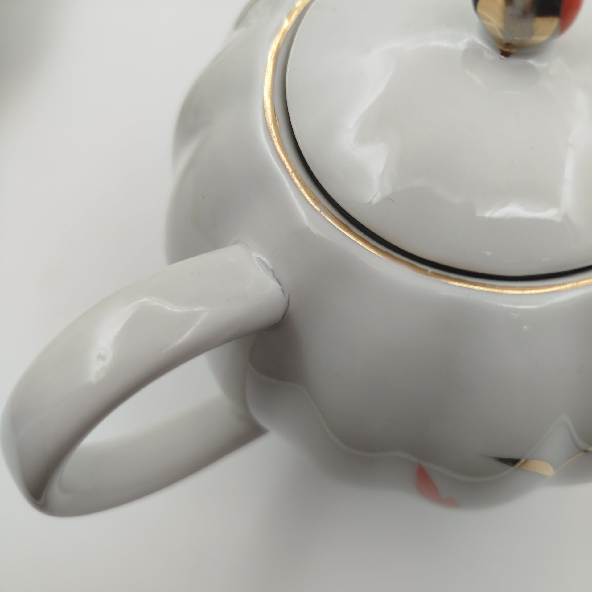 Сервиз чайный "На лугу" на 6 персон (14 предметов), автор формы "Тюльпан" С.Е. Яковлева, автор росписи Л.К. Блак, фарфор, роспись, золочение, Ленинградский фарфоровый завод (ЛФЗ), СССР, 1960-1970 гг.