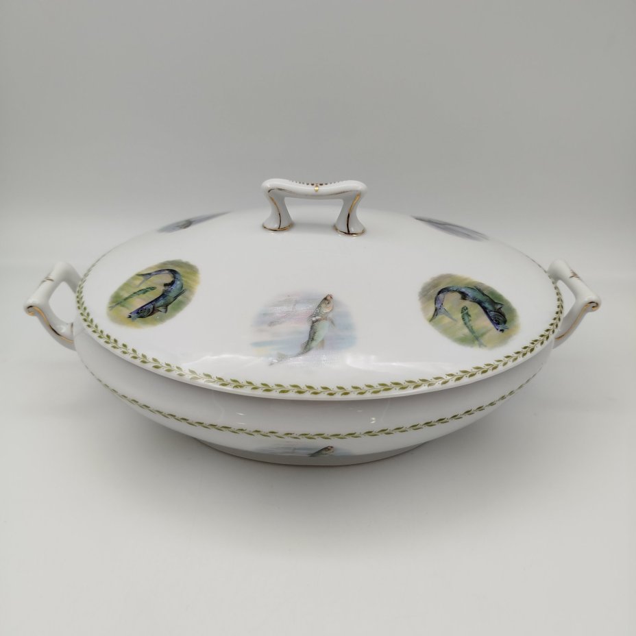 Террина, украшенная декором в виде рыб, фарфор, деколь, золочение, Heinrich & Co., Германия, 1890-1911 гг.