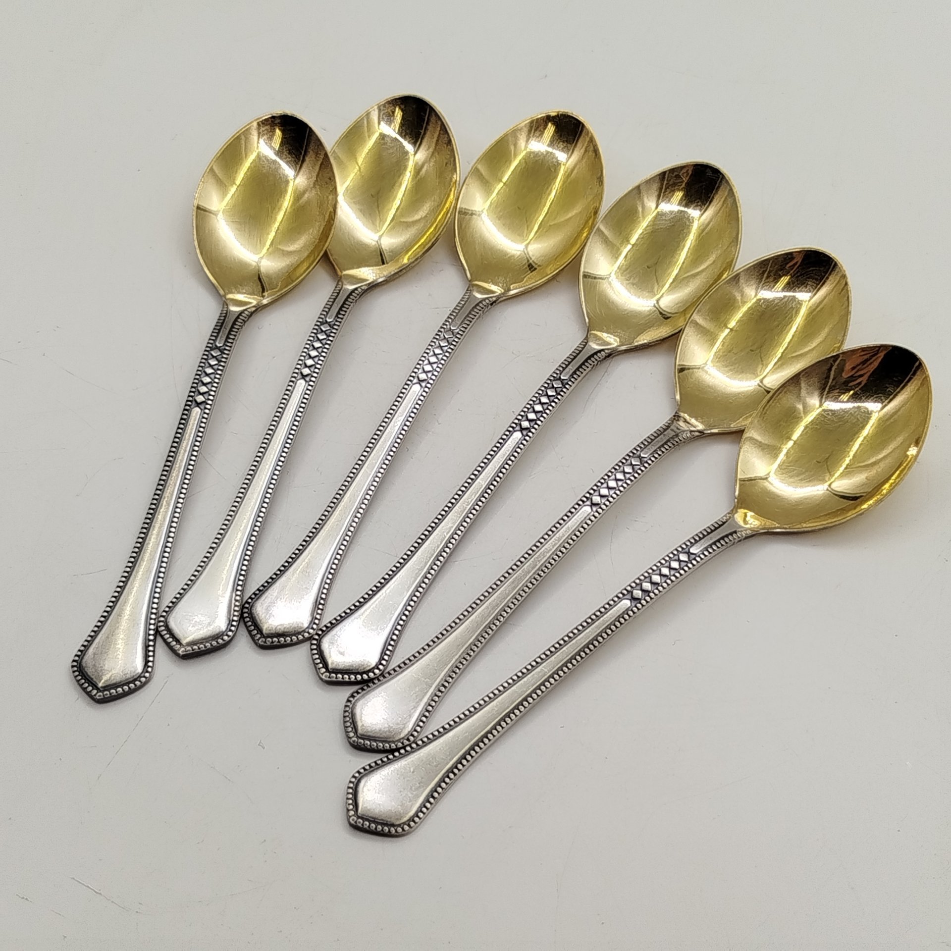 Набор из 6 чайных ложек с геометрическим декором, мНЦ (медь-никель-цинк), золочение, Экспериментальный ювелирный завод, г. Таллин, СССР, 1962-1991 гг.
