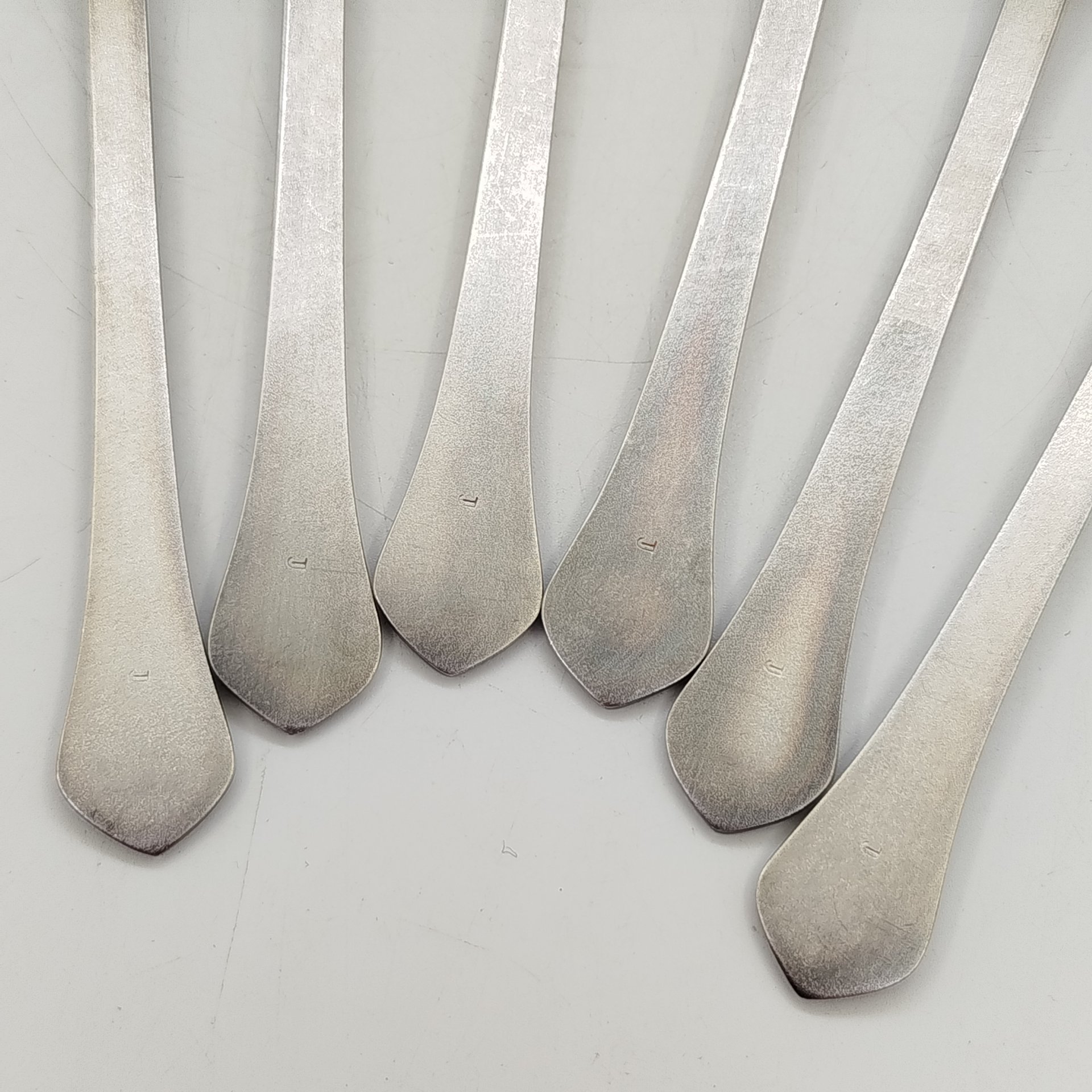 Набор из 6 чайных ложек с геометрическим декором, мНЦ (медь-никель-цинк), золочение, Экспериментальный ювелирный завод, г. Таллин, СССР, 1962-1991 гг.